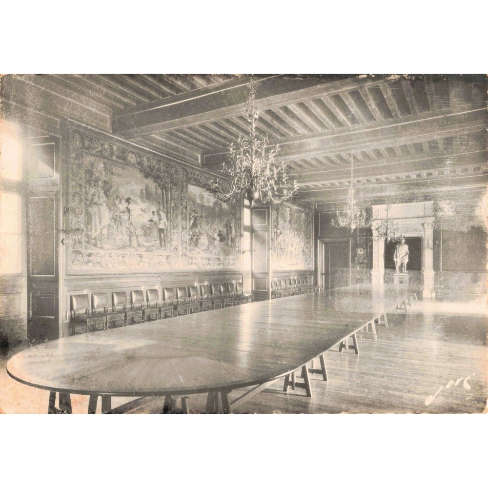 Vintage Postcard Chateau Henri IV Pau France La Table Aux Cent Couverts RPPC - Picture 1 of 2
